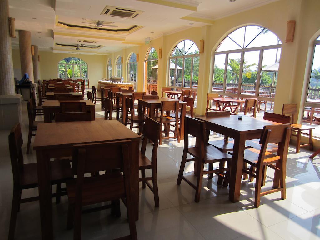 Yeob Bay Hotel & Resort Lumut Exterior photo